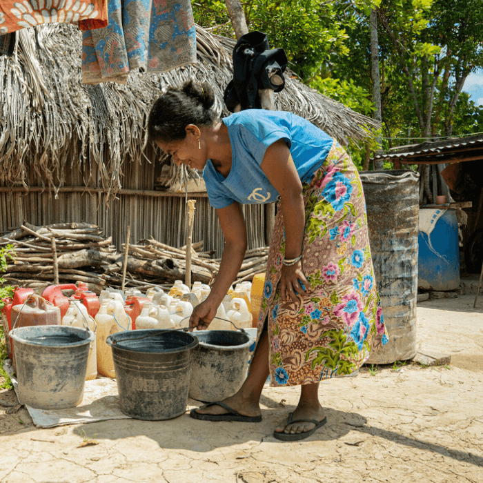 East Nusa Tenggara, Indonesia: Yakomina uses a new water distribution system to water her garden in Taiftob village. Oxfam acknowledges the support of the Australian Government through the Australian NGO Cooperation Program (ANCP). Photo: Kyo Umareta/Oxfam.