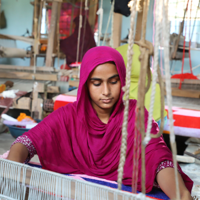 Rangpur, Bangladesh: Marufa, a rug maker, works at her loom in a factory. Photo: Mutasim Billah/Oxfam.