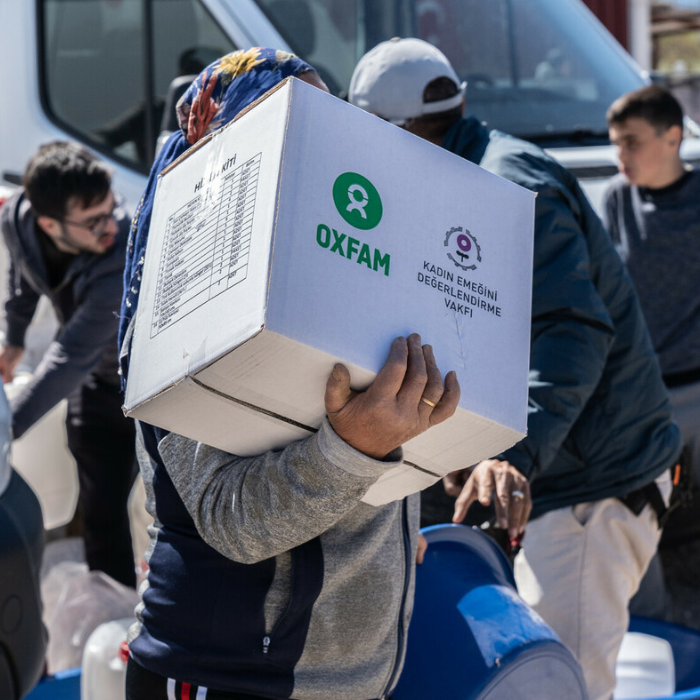 Hatay, Turkiye: Delivery of hygiene kits in Samandag, Hatay province. Photo: Mustafa KaraAli/Oxfam.