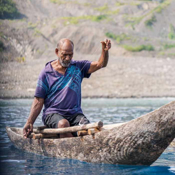 Molpoe, Vanuatu: Roy fishes off the coast of his village. Photo: Ivan Utahenua/Oxfam. Oxfam acknowledges the support of the Australian Government through the Australian NGO Cooperation Program (ANCP).